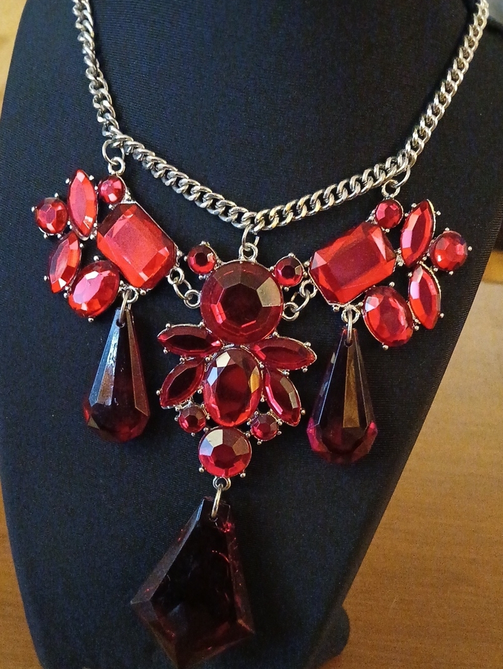 Beautiful Statement Red Crystal Bib Necklace Silver Tone 16"